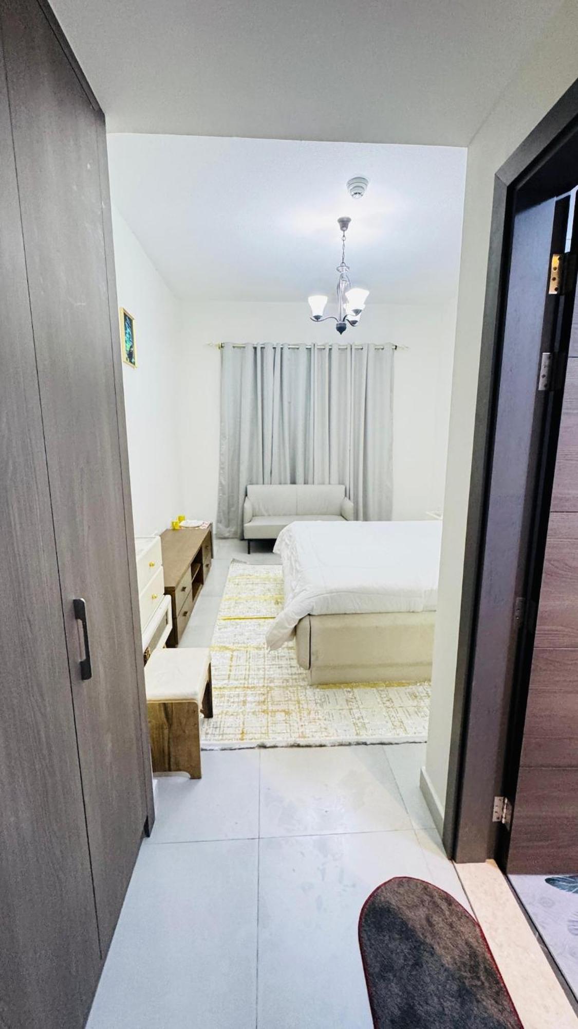 Spacious & Stylish 3-bedroom In A Prime Location Apartment Dubai