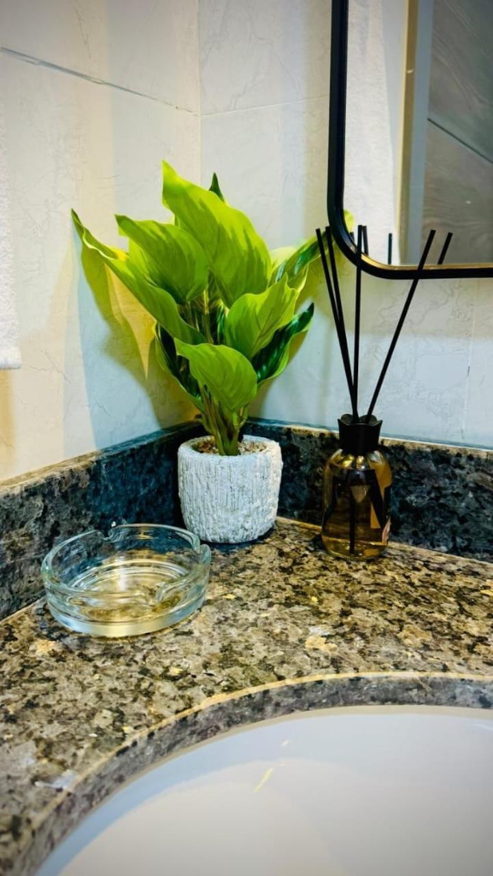 Apartment Spacious & Stylish 3-bedroom In A Prime Location *